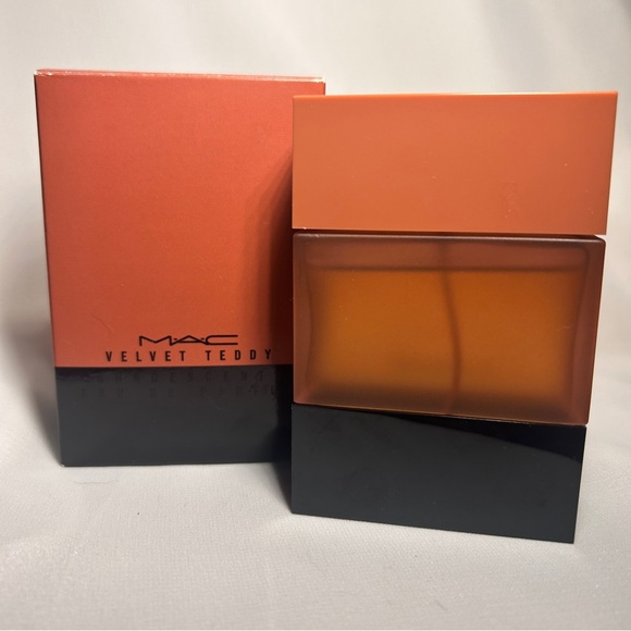 MAC Velvet Teddy Eau de Parfum 1.7fl.oz. Like new minus a few sprays. - Picture 4 of 7